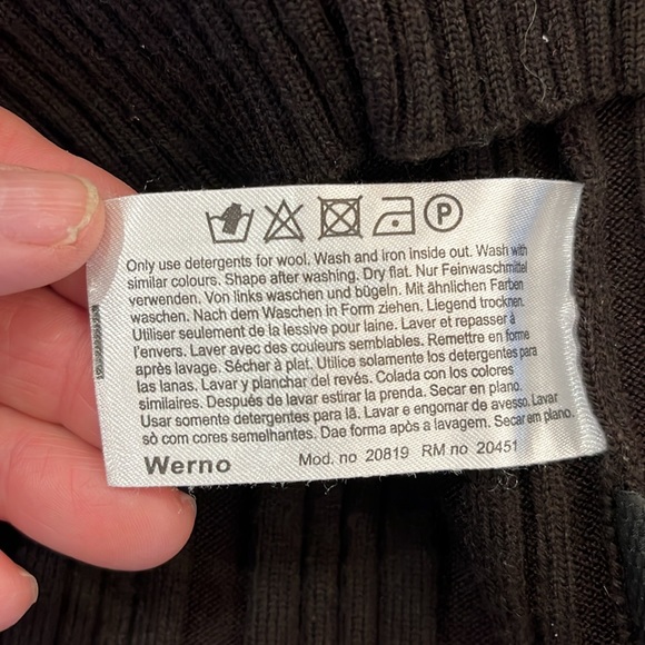 EUC Hugo Boss long sleeve wool turtleneck sweater. - Picture 12 of 12